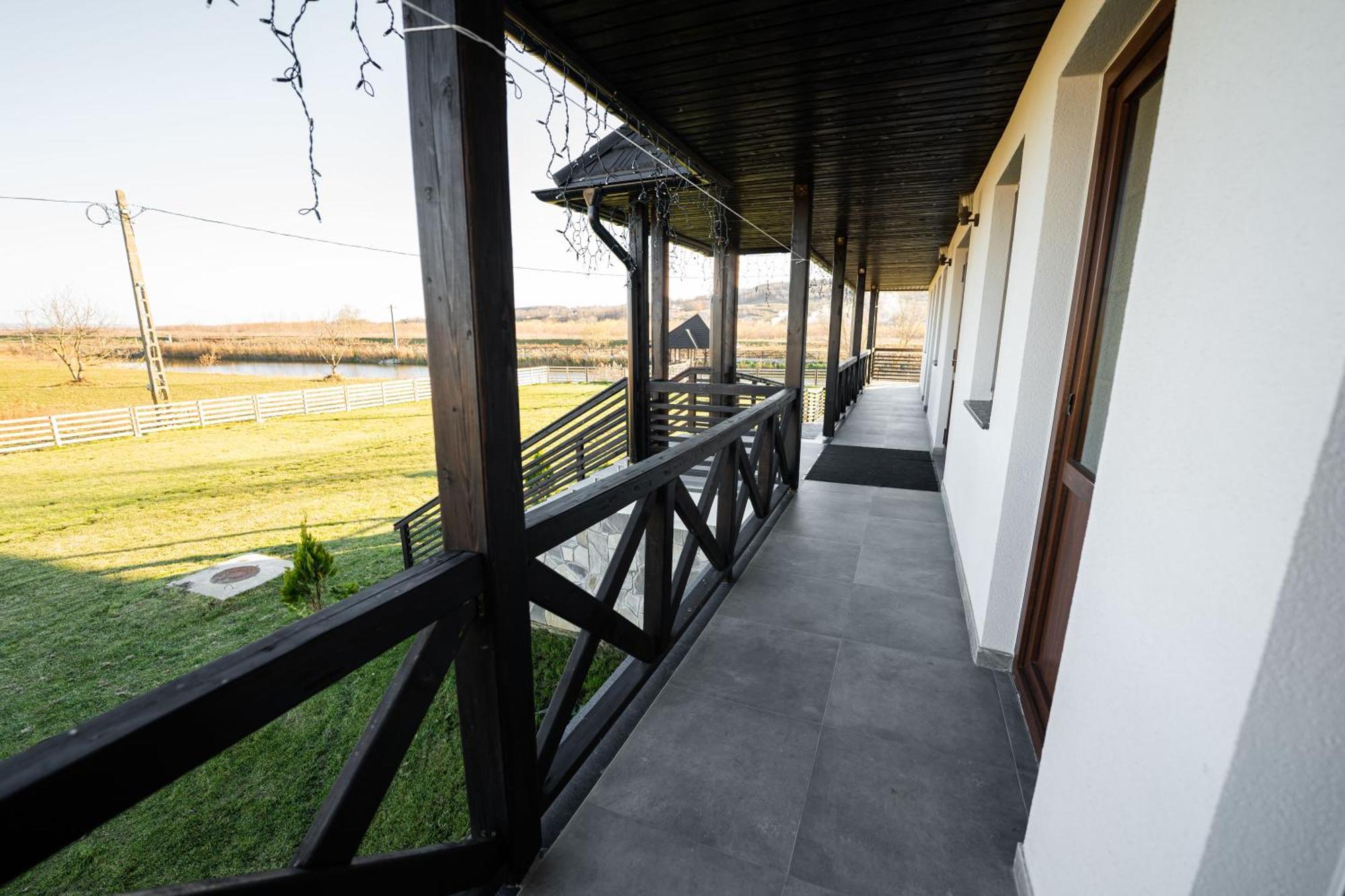 Casa Andra Hotel Siret Екстериор снимка