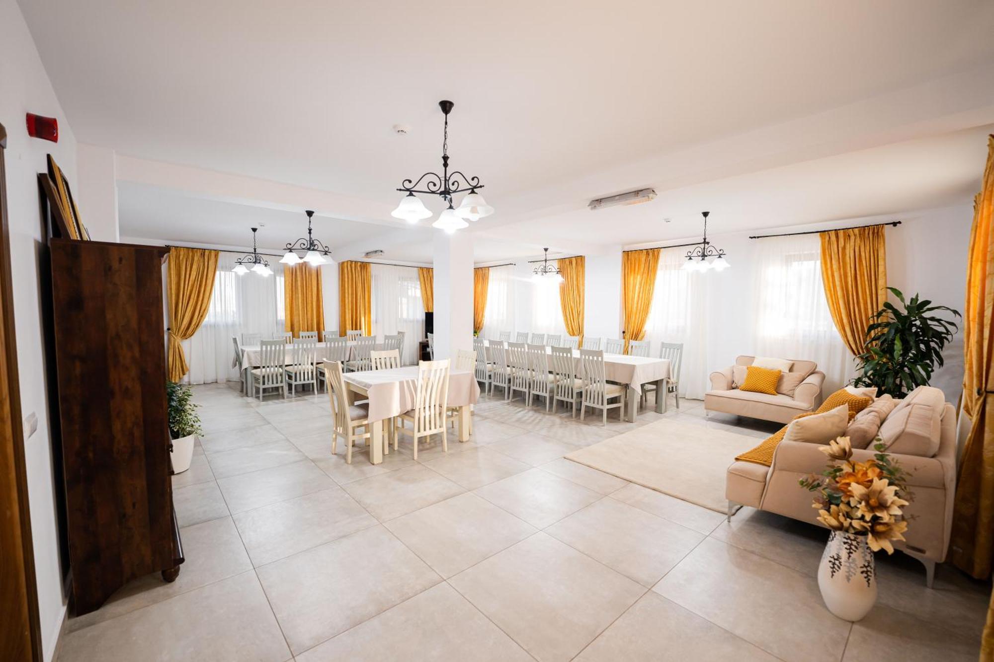 Casa Andra Hotel Siret Екстериор снимка