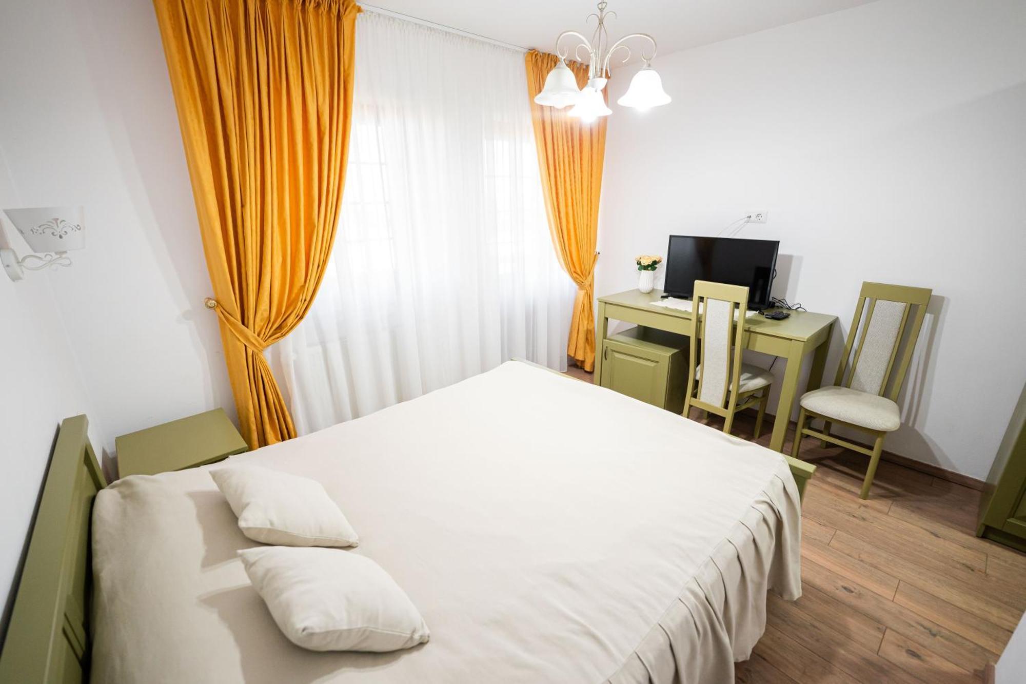 Casa Andra Hotel Siret Екстериор снимка