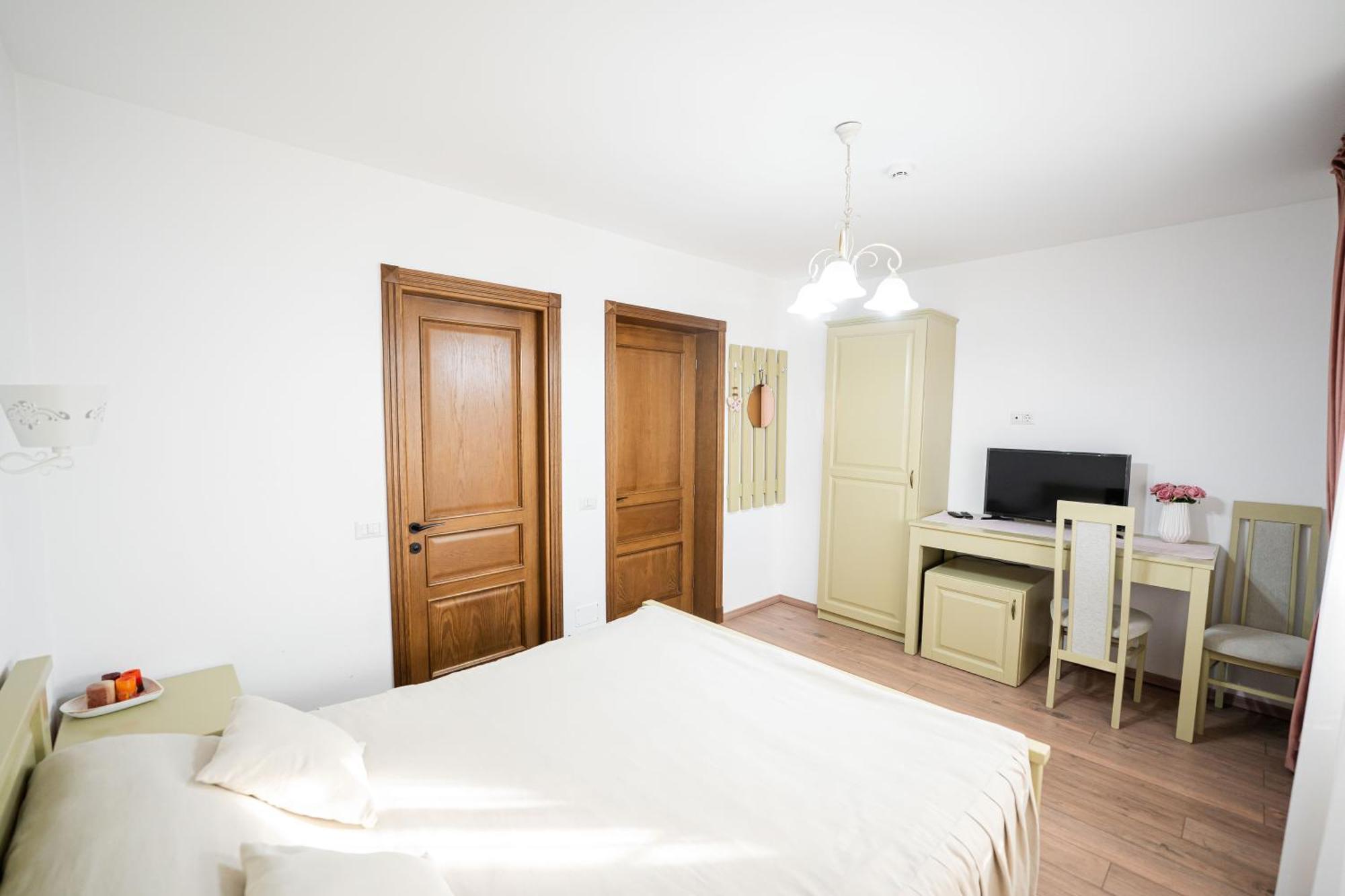 Casa Andra Hotel Siret Екстериор снимка