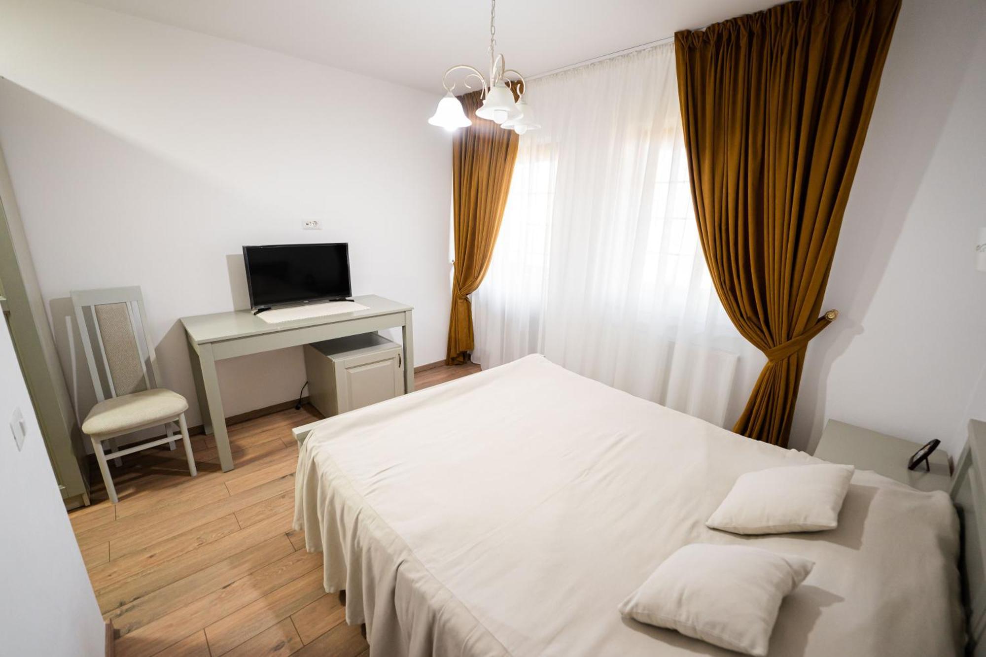 Casa Andra Hotel Siret Екстериор снимка