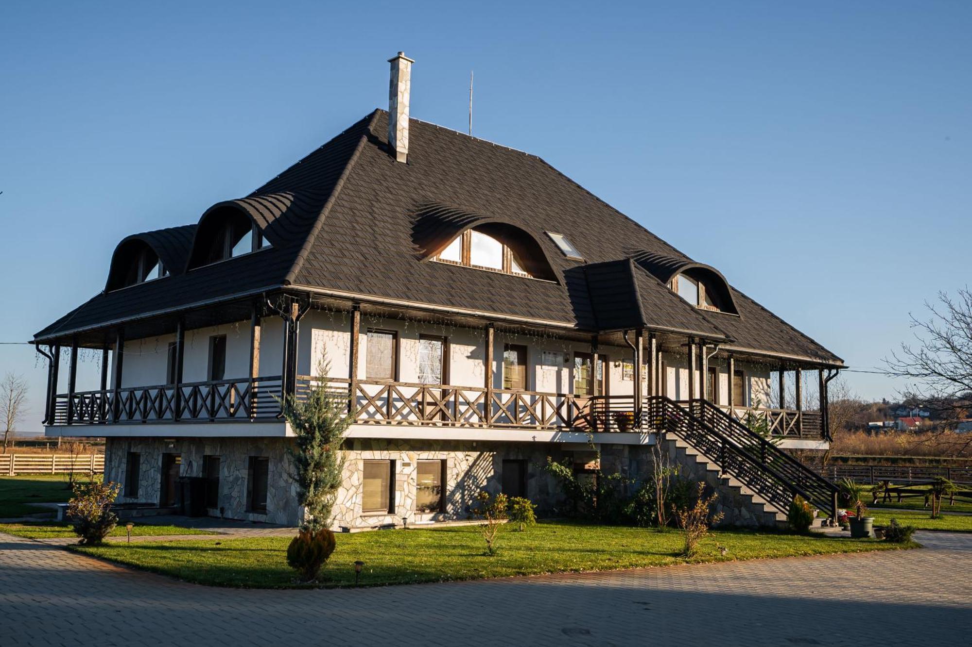 Casa Andra Hotel Siret Екстериор снимка
