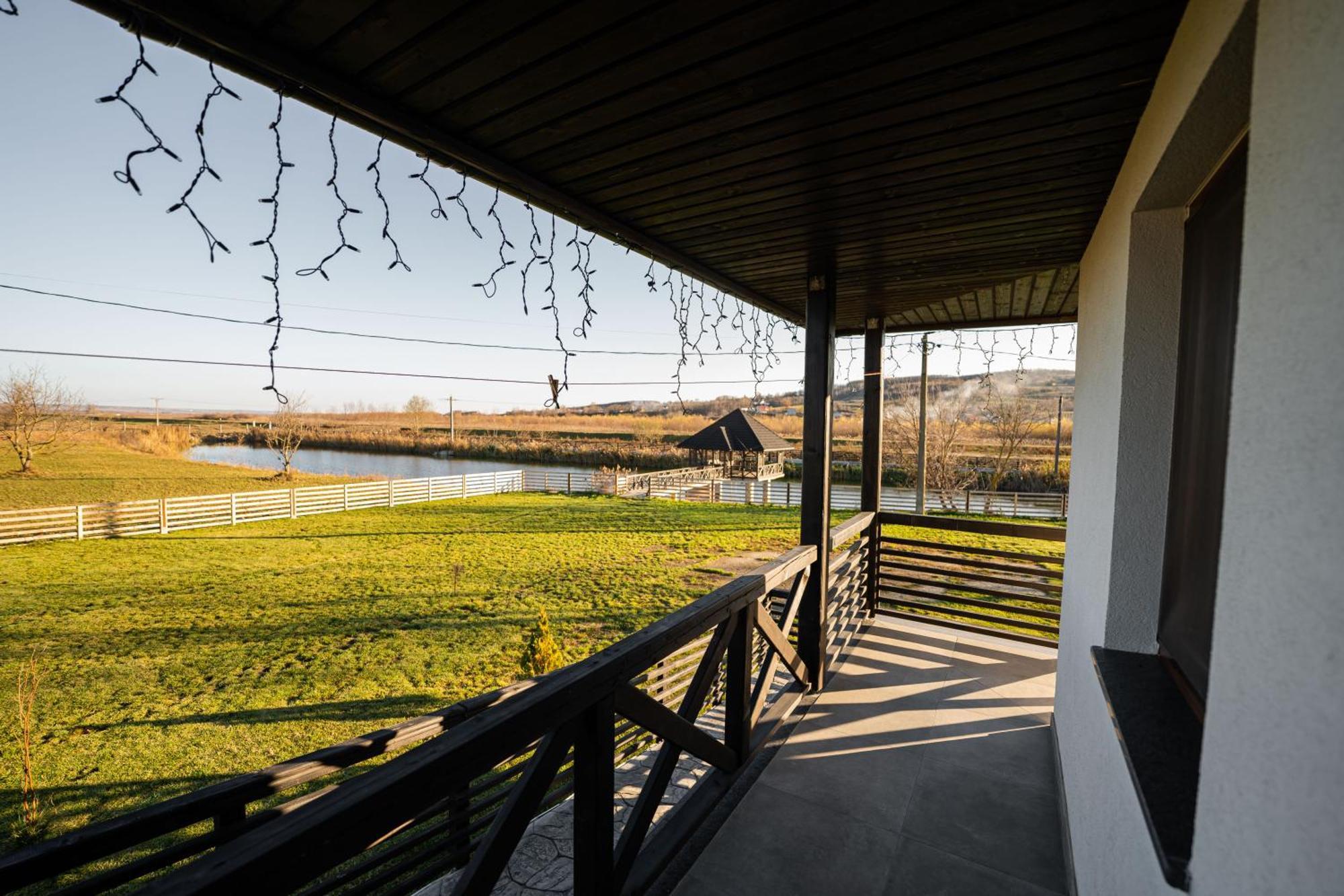 Casa Andra Hotel Siret Екстериор снимка