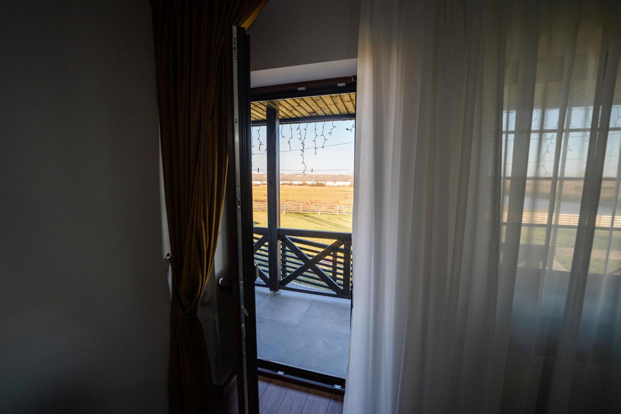 Casa Andra Hotel Siret Екстериор снимка