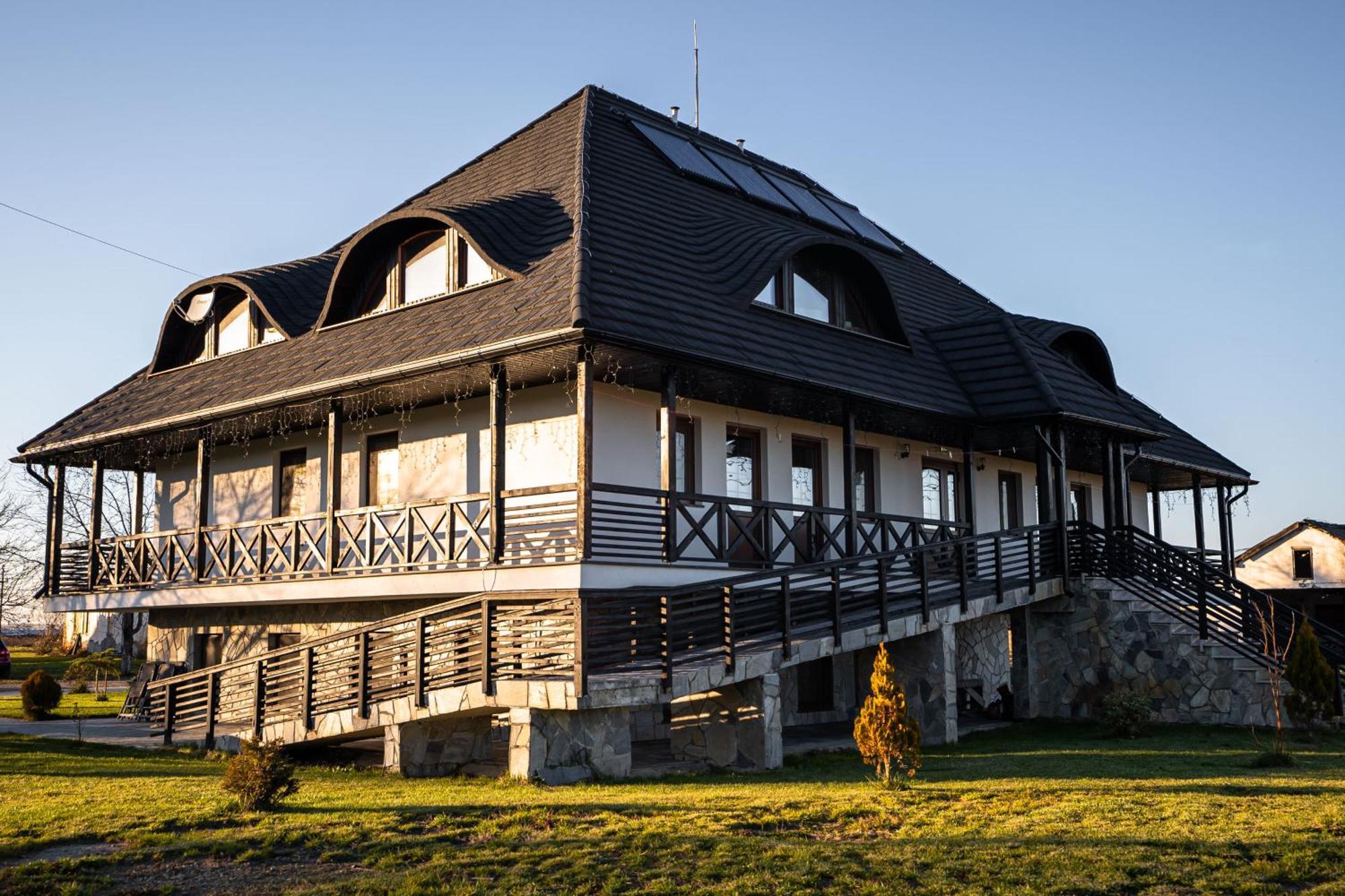 Casa Andra Hotel Siret Екстериор снимка