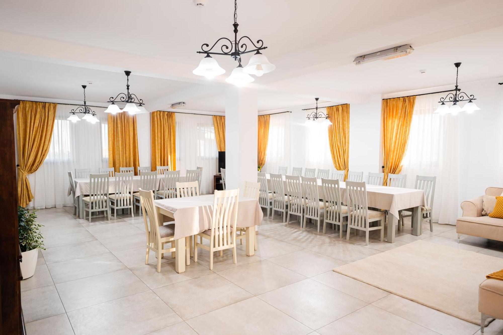 Casa Andra Hotel Siret Екстериор снимка