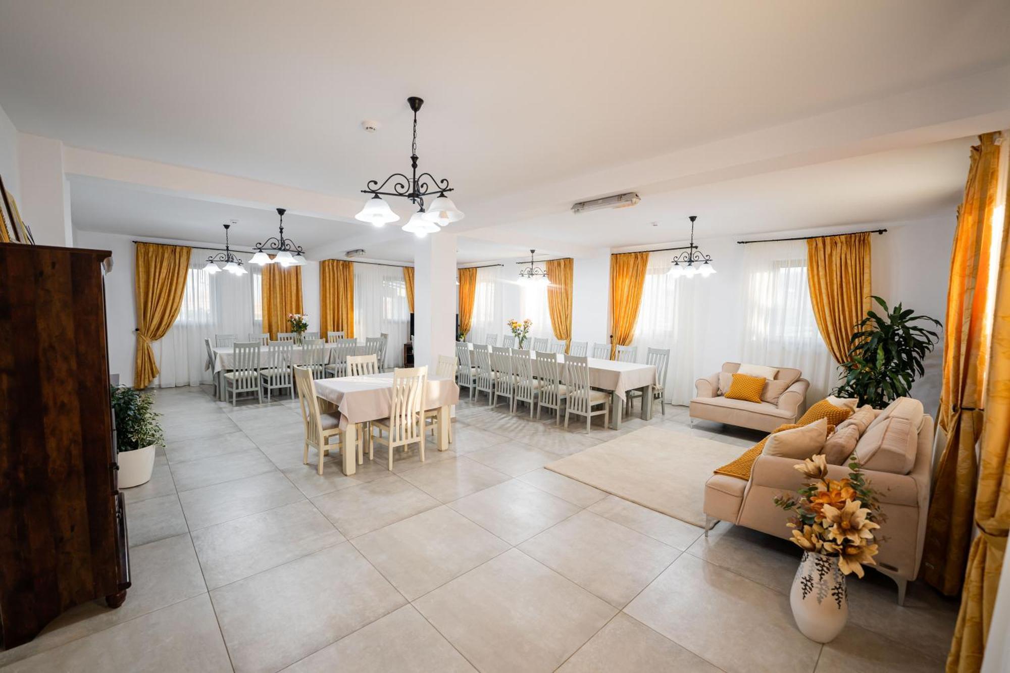 Casa Andra Hotel Siret Екстериор снимка