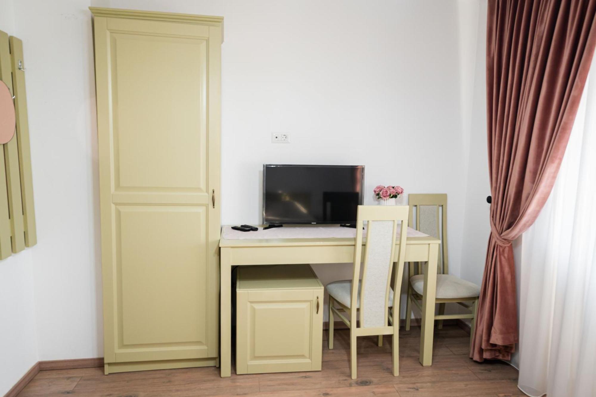 Casa Andra Hotel Siret Екстериор снимка
