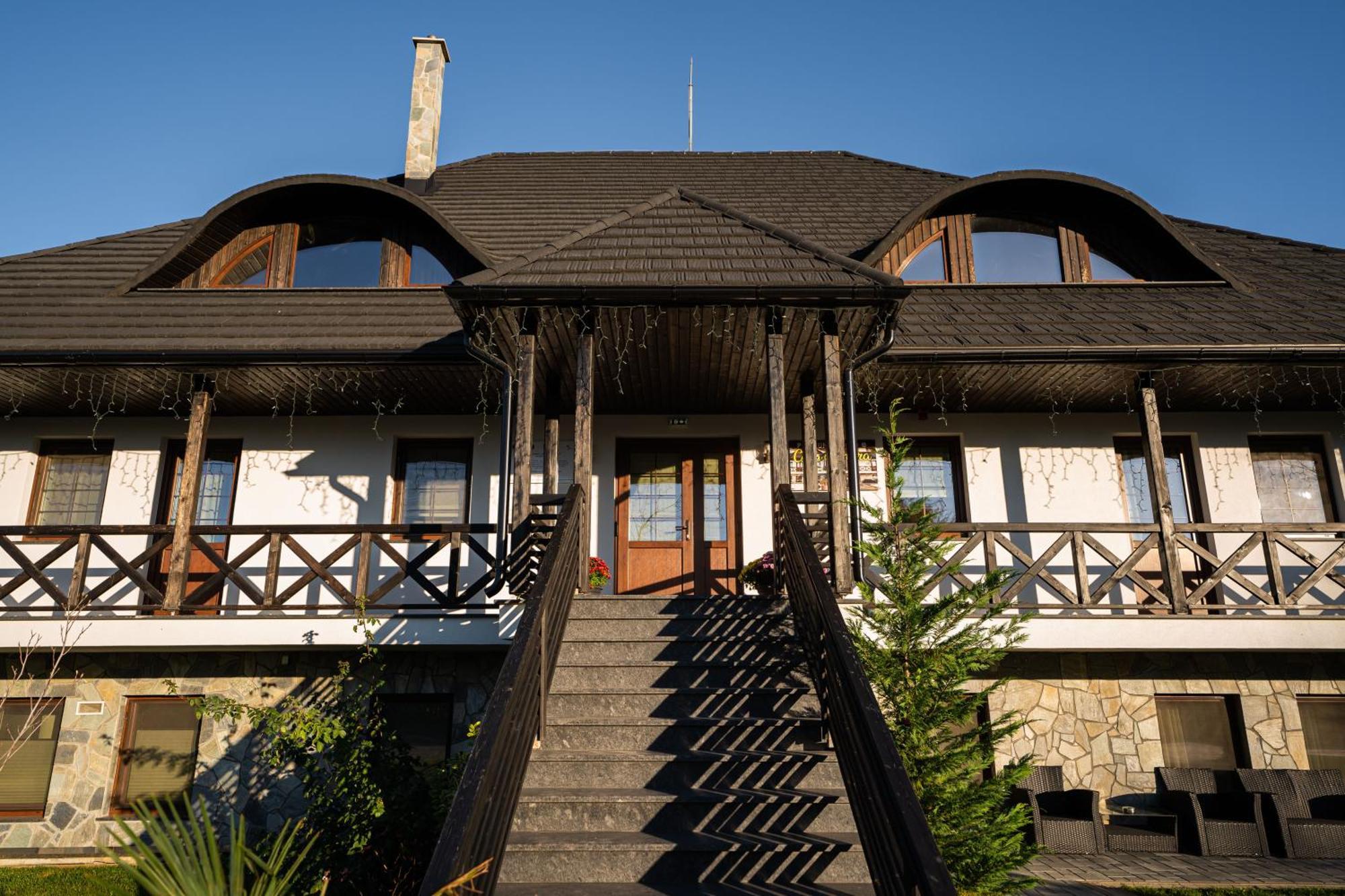 Casa Andra Hotel Siret Екстериор снимка